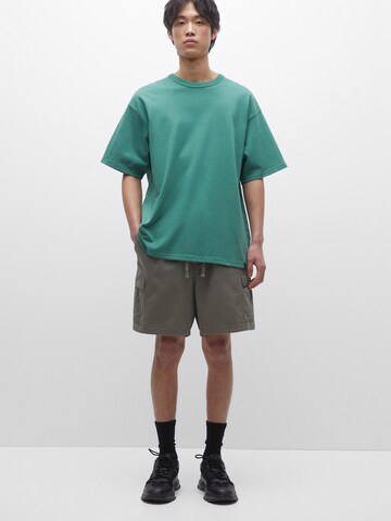 Pull&Bear Loosefit Shorts in Grün