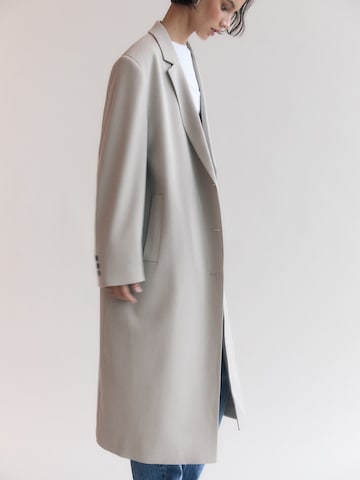 Palton de primăvară-toamnă de la Pull&Bear pe bej
