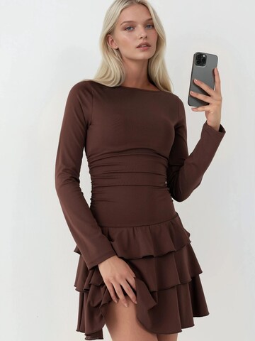 Hiccup Jurk in Bruin: voorkant