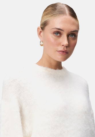 zero Sweater in White