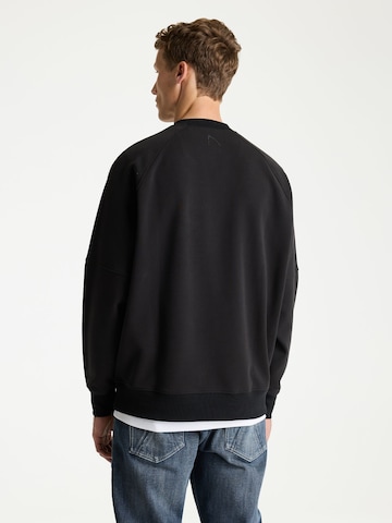 CHASIN' Sweatshirt in Black