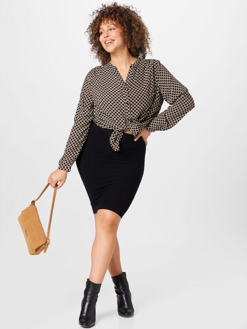 ONLY Carmakoma - Blusa en negro