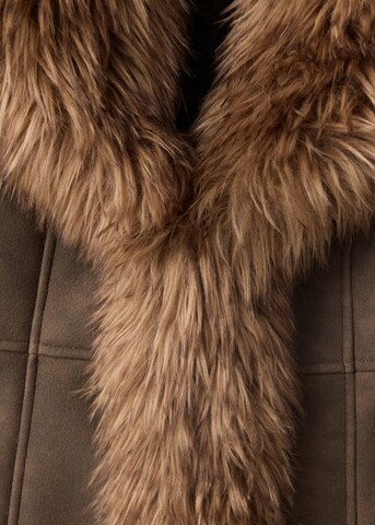 Giacca invernale 'FURBY' di MANGO in marrone