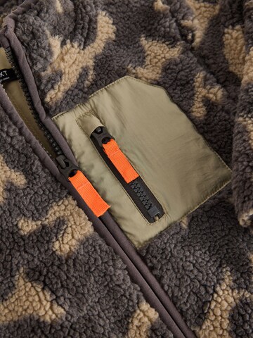 Next - Chaqueta polar en marrón