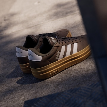 ADIDAS SPORTSWEAR Σνίκερ χαμηλό 'VL Court Bold' σε καφέ