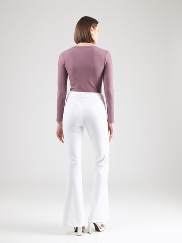 Flared Pantaloni 'EVELINA' di GUESS in bianco