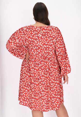 Usha Jurk in Rood