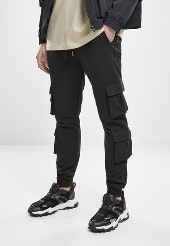 Urban Classics Tapered Cargo Pants in Black: front