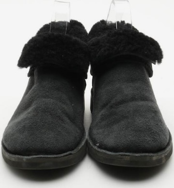 UGG Flats & Loafers in 38 in Grey