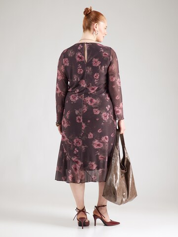 ONLY Carmakoma - Vestido 'CARLoura' en marrón