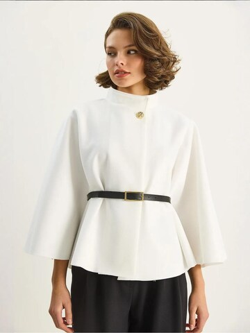 Bianco Lucci Cape in Weiß