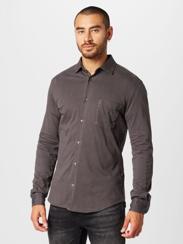 Coupe slim Chemise business BOSS en marron : devant