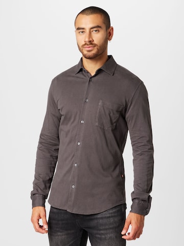 BOSS Slim Fit Forretningsskjorte i brun: forside