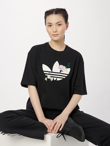 ADIDAS ORIGINALS Υπερμέγεθες μπλουζάκι 'FLOWER' σε μαύρο