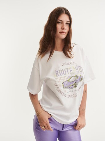 Maglia extra large 'Blanca' di ABOUT YOU x Laura Giurcanu in bianco: frontale