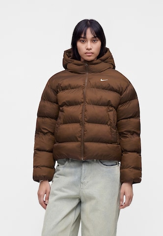 Nike Sportswear Winterjas 'CLSSC' in Bruin