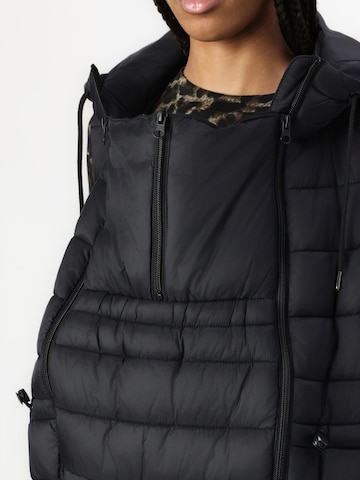 Gilet 'OLMMAMA TAHOE' di Only Maternity in nero