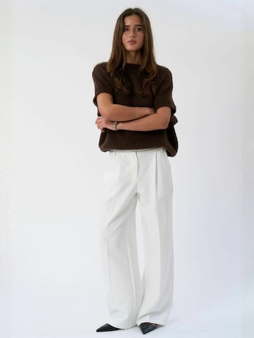 TEESHOPPEN Pulóver ' Chloe ' - barna