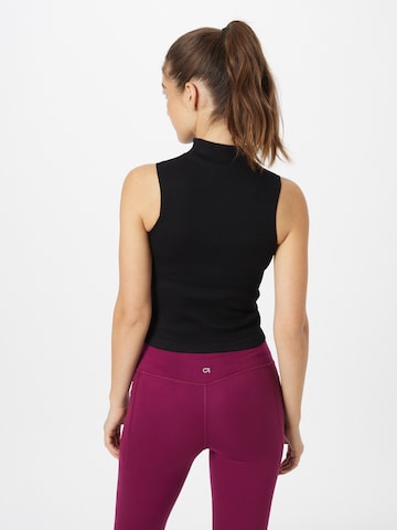 Sport top de la 4F pe negru