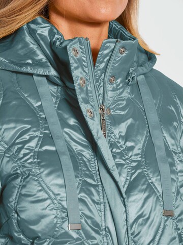 Goldner Jacke in Grün
