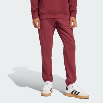 Tapered Pantaloni 'Trefoil Essentials' di ADIDAS ORIGINALS in rosso: frontale