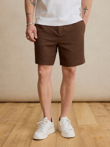 DAN FOX APPAREL Regular Панталон 'Gerrit' в кафяво: отпред