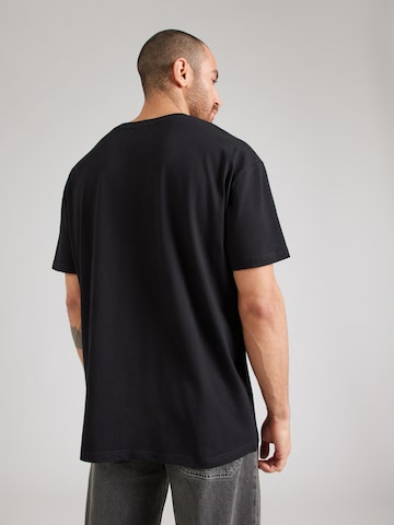 Tricou de la GCDS pe negru