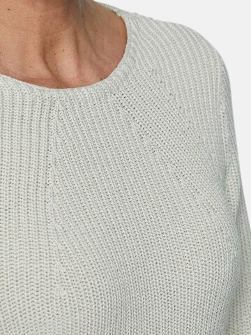 Goldner Pullover in Grau