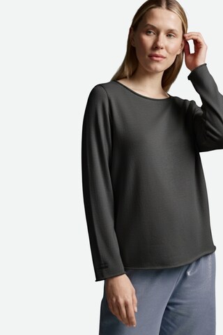 Cotton Candy Shirt in Black: front