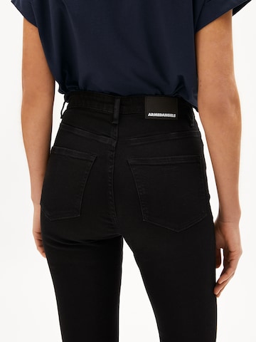 Skinny Jeans 'Ingaa' di ARMEDANGELS in nero: frontale