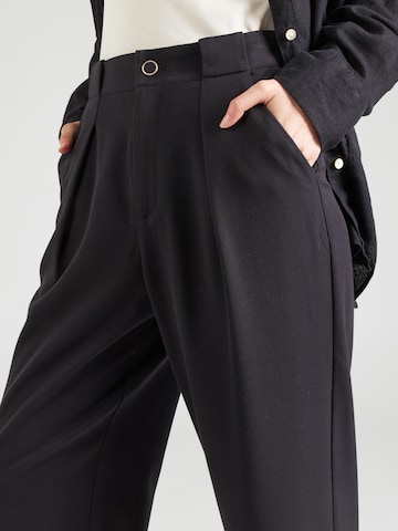 regular Pantaloni con pieghe 'EMMA' di BONOBO in nero