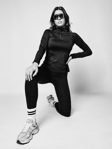 SUPERREBEL® GEAR Functioneel shirt 'Grace' in Zwart: voorkant