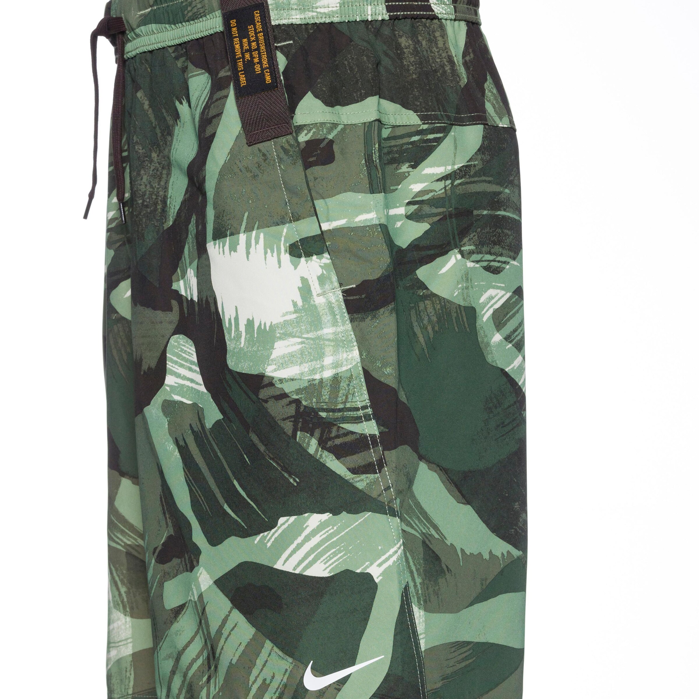 NIKE Regular Sportsshorts 'Form' in Grün