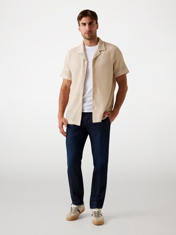 GUESS Regular fit Button Up Shirt in Beige
