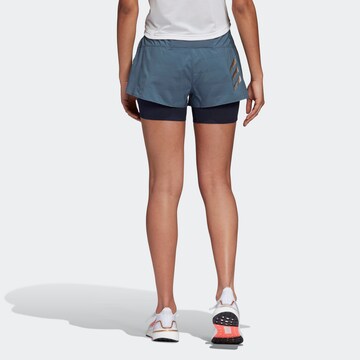 ADIDAS SPORTSWEAR Skinny Sportshorts in Blau