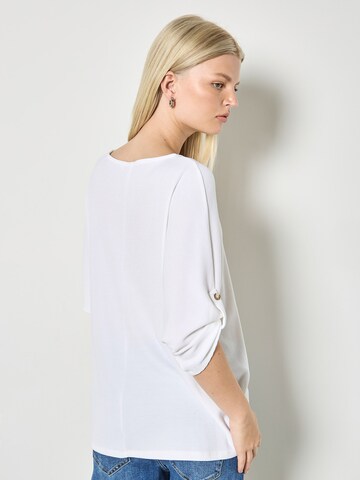 Apricot Blouse in White