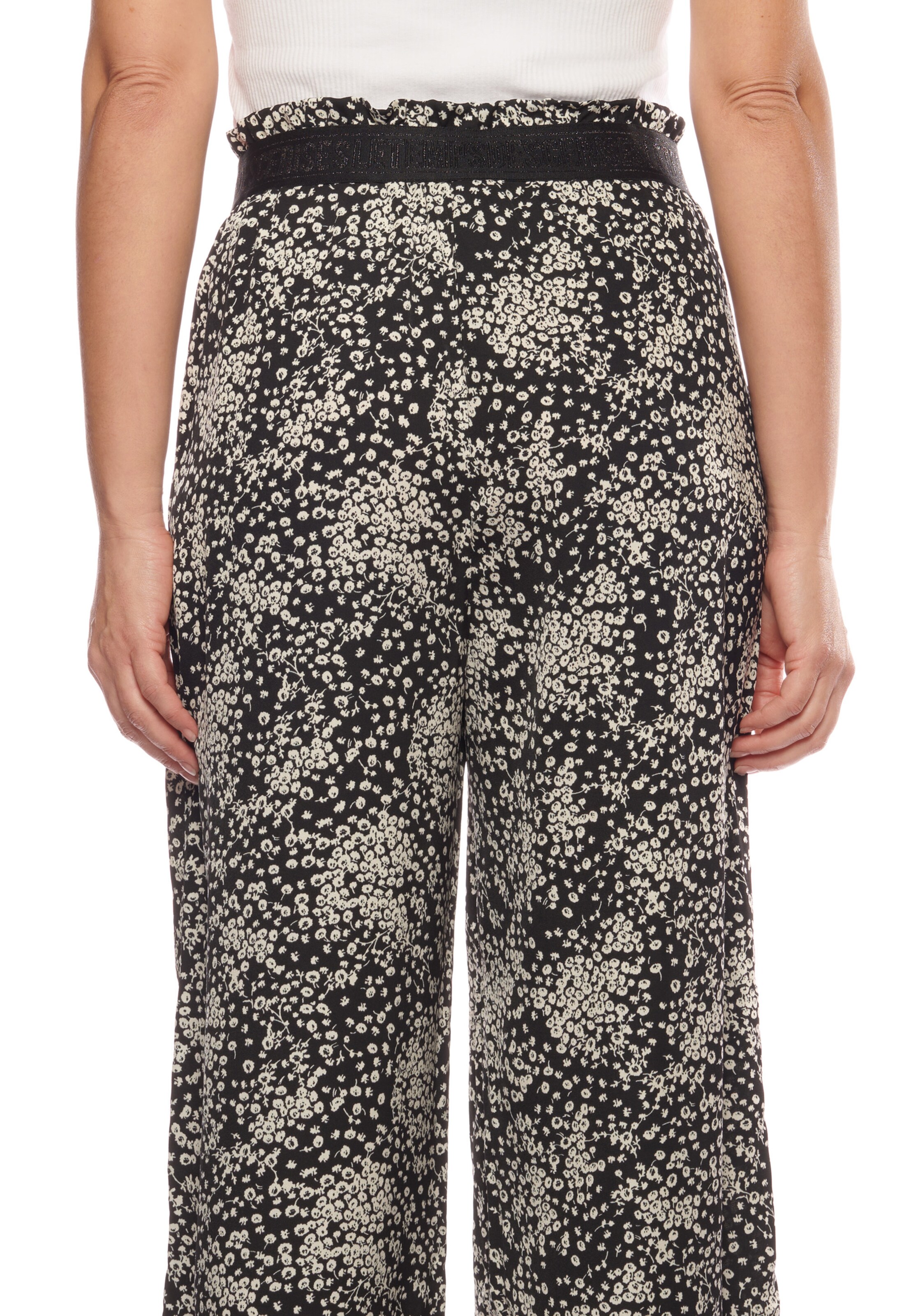 Le Temps Des Cerises Regular Stoffhose in Schwarz