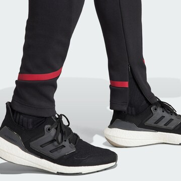 Effilé Pantalon de sport 'Manchester United Designed for Gameday' ADIDAS SPORTSWEAR en noir