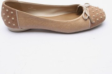 Tod's Flats & Loafers in 37 in Brown: front