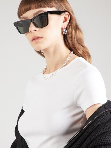 Tricou de la Gina Tricot pe negru