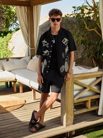 Regular Pantaloni de la Next pe negru: față