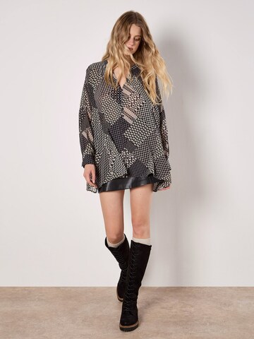 Apricot Shirt in Grau