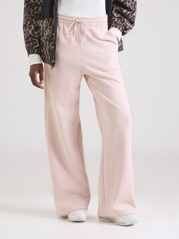 Largi Pantaloni 'PHNX FLC' de la Nike Sportswear pe roșu: față