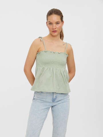 Top 'Jeane' de la VERO MODA pe verde: față