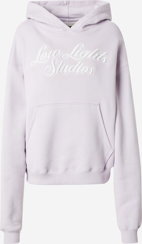 Low Lights Studios Sweatshirt 'SHUTTER' i lila: framsida