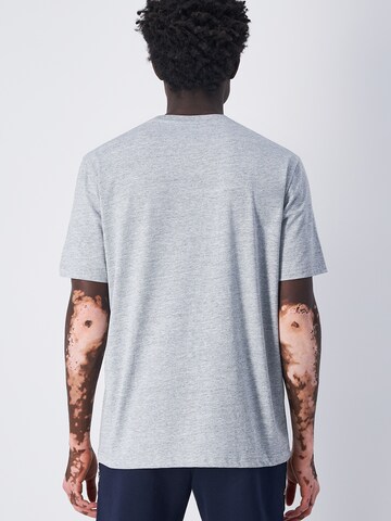 Champion Authentic Athletic Apparel T-Shirt in Grau