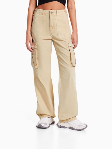 Bershka Wide leg Cargo Pants in Beige: front