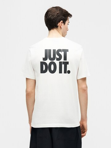 Nike SportswearMajica - bijela boja: prednji dio