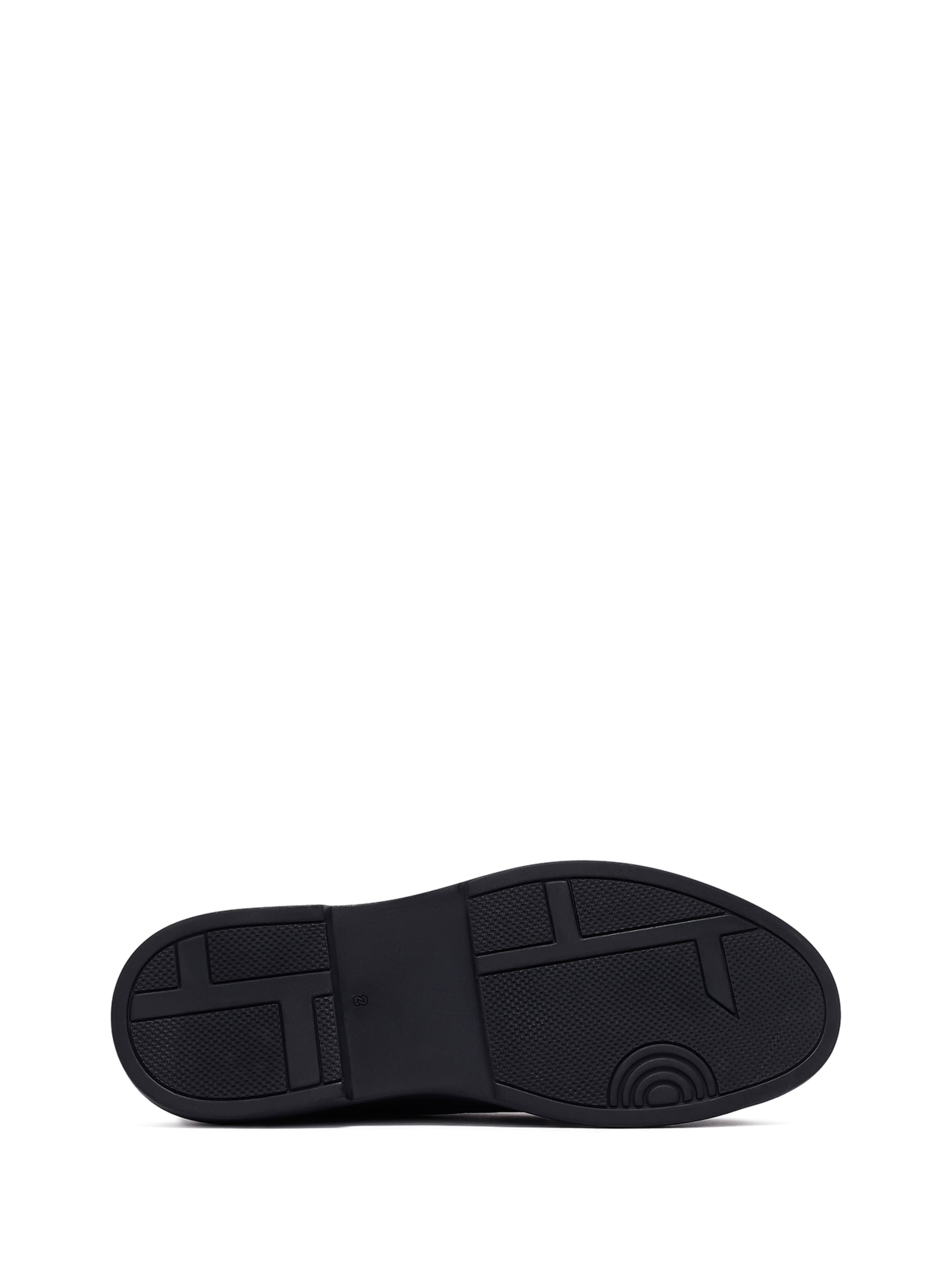 Scarpa stringata di Derimod in nero