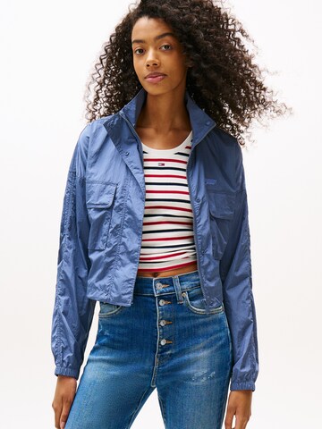 Tommy Jeans Демисезонная куртка в Синий: спереди